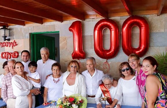 Tías Ayuntamiento celebrates 100th birthday