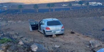 Car abandoned near Puerto Calero
