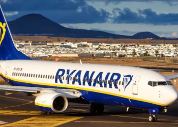 Airport attacker flees Lanzarote