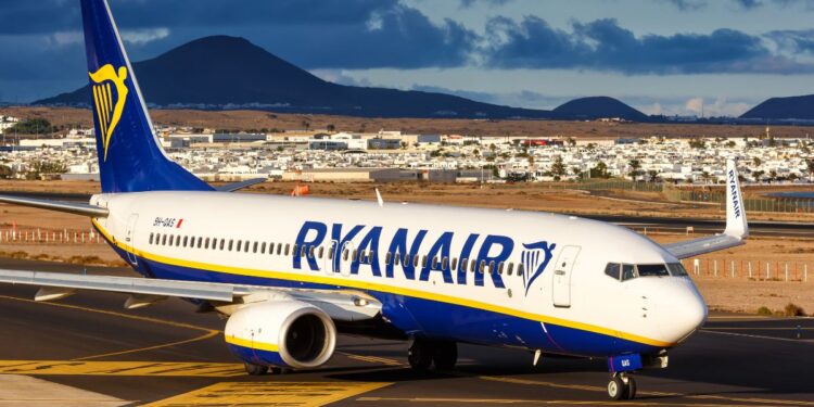 Airport attacker flees Lanzarote