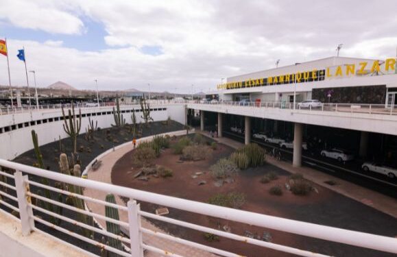 Young boy stable after flight diversion to Lanzarote