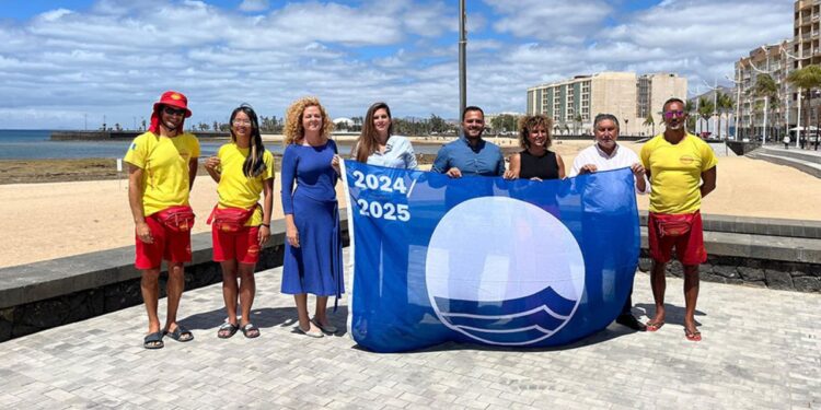 Arrecife hoists its Blue Flag