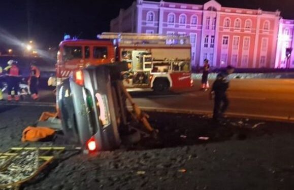 Car overturns on Arrecife roundabout