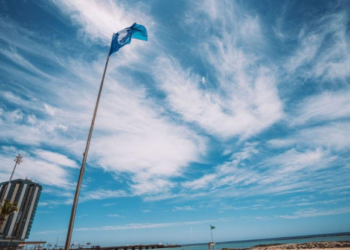 Arrecife celebrates blue flag for El Reducto beach