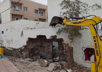 Arrecife demolishes part of unsafe building