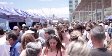 Thousands gather in Arrecife to enjoy Dia de Canarias
