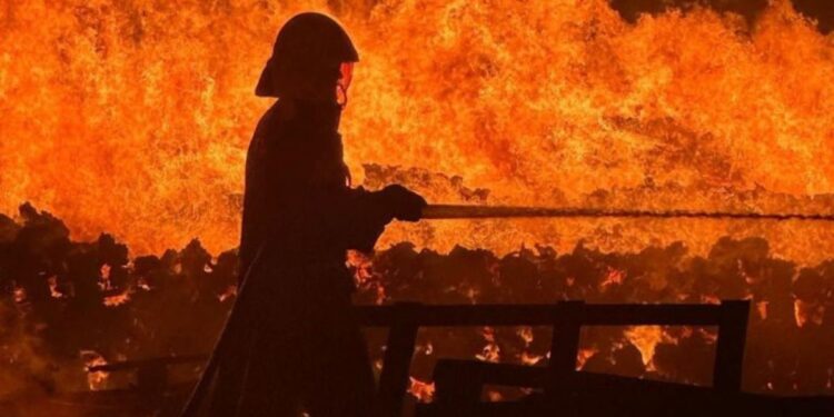 Emergency services called to large fire in Arrecife