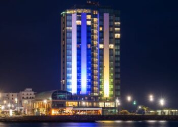 Arrecife Gran Hotel lights up for Canary Day
