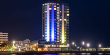 Arrecife Gran Hotel lights up for Canary Day