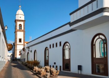 Arrecife seafront closure extended