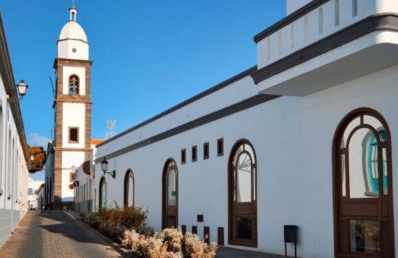 Arrecife seafront closure extended