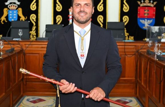 Yonathan de León assumes Arrecife mayorship