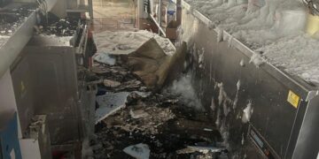 Building evacuated after restaurant fire in Arrecife