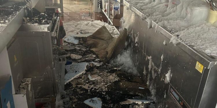 Building evacuated after restaurant fire in Arrecife