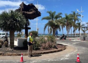 Arrecife beautify Manrique’s sculpture