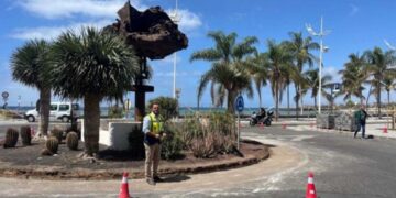 Arrecife beautify Manrique’s sculpture