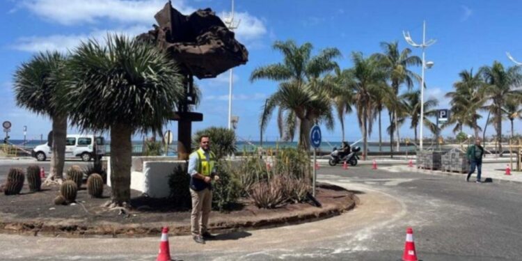 Arrecife beautify Manrique’s sculpture