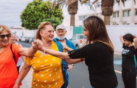 Arrecife launches walks for the elderly