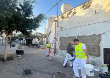 Arrecife seals two squats after recent fire