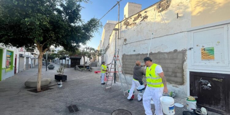 Arrecife seals two squats after recent fire