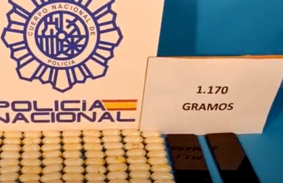 Arrested at Arrecife airport with more than a kilo of cocaine