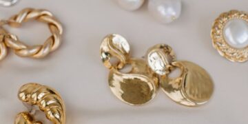 Three arrested in connection to jewellery theft