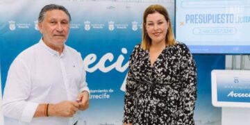 Astrid Pérez presents Arrecife asphalting plan