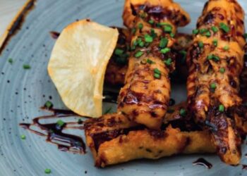 Deep fried aubergines with honey