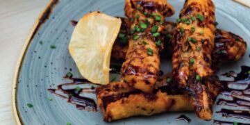Deep fried aubergines with honey