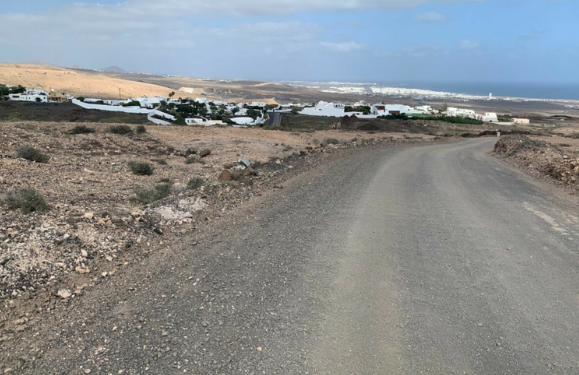 Ayuntamiento Tías to pave Camino Berriel
