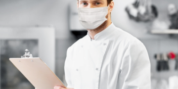 Bars and restaurants to register customers