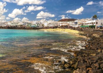 Playa Blanca town beach closed again