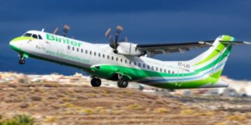 Plane tires burst on landing