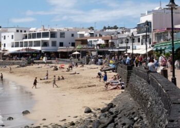 Playa Blanca beach awarded black flag
