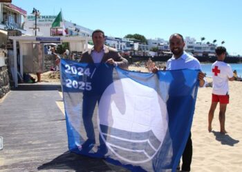 Playa Blanca and Puerto Calero hoist Blue Flags