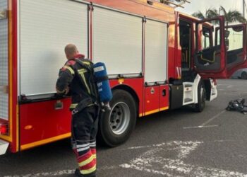 Man injured after explosion on a catamaran in Puerto Calero