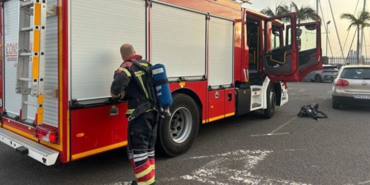 Man injured after explosion on a catamaran in Puerto Calero