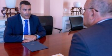 Cabildo president demands more airport resources