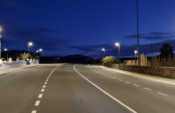 Cabildo installs new streetlights in Mala