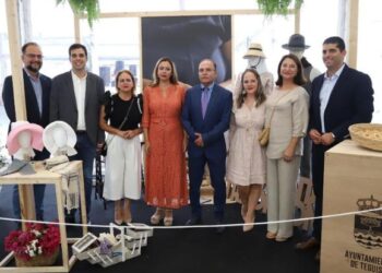 Cabildo president visits the Crafts Fair opening