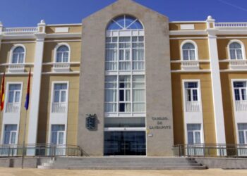 Cabildo oppose migrant centre
