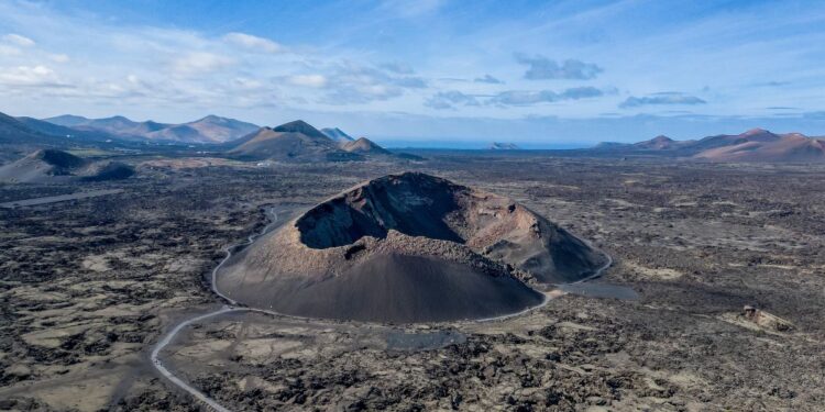 Cabildo to hire monitors for volcanoes