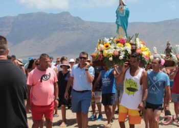 Caleta de Famara gets ready