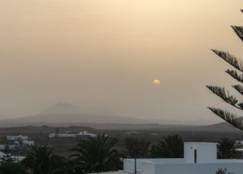Warm weather and calima forecast today