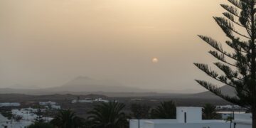 Warm weather and calima forecast today