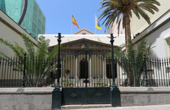 Socialists head Canarian poll