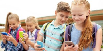 Canarian schools to ban phones