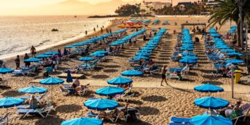 62% of Canarians believe tourism has been “very beneficial”