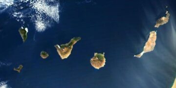Foreign population falls on Canaries