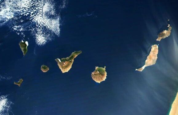 Foreign population falls on Canaries